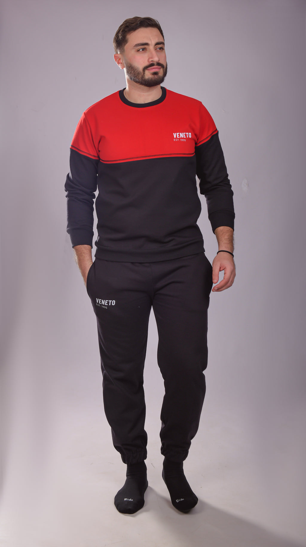 طقم بيجامة مريح باللون الأسود