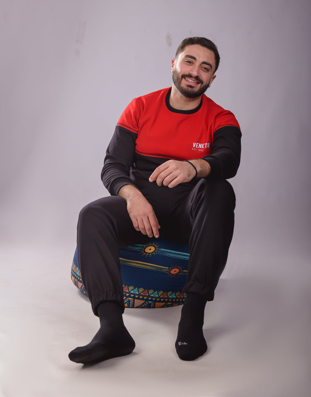 طقم بيجامة مريح باللون الأسود