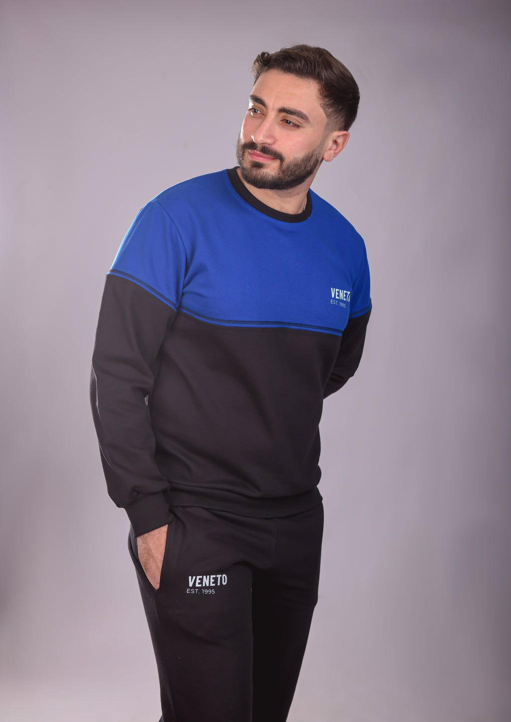 طقم بيجامة مريح باللون الأسود