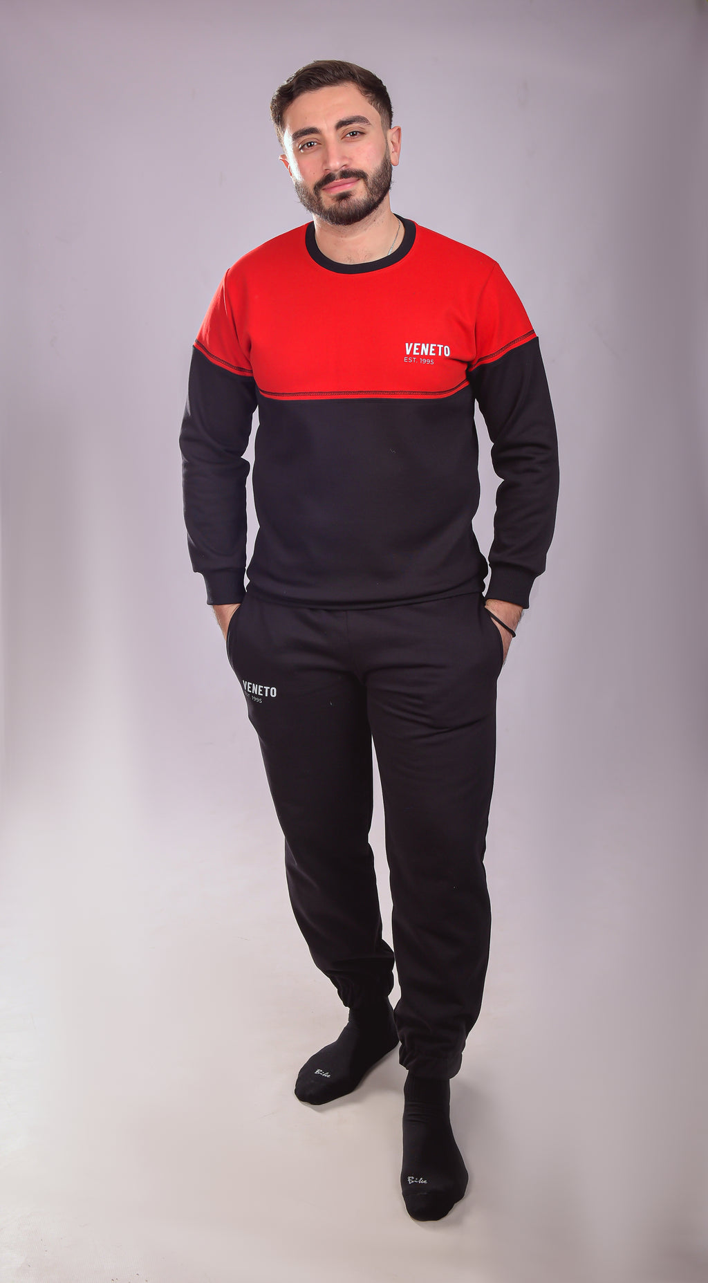 طقم بيجامة مريح باللون الأسود