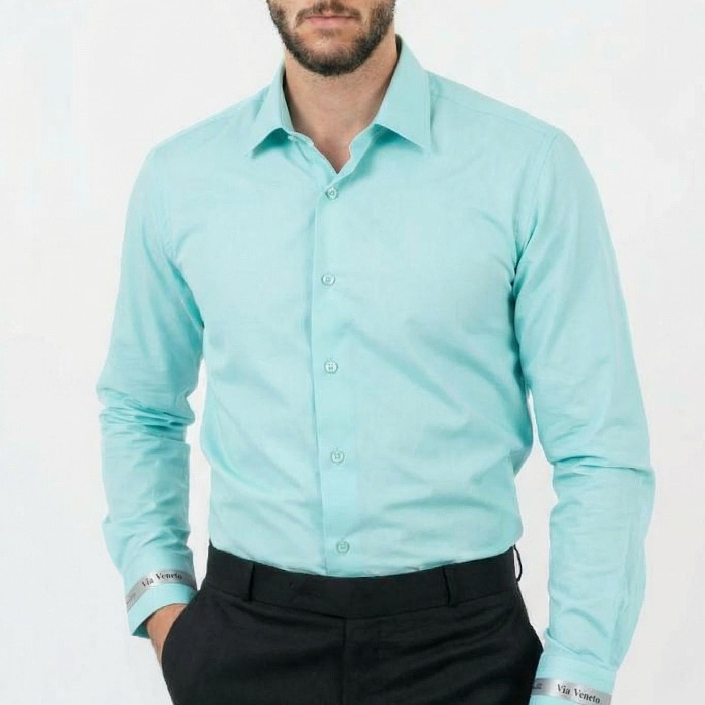 قميص أبيض بأكمام طويلة